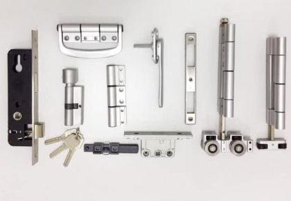 10 lỗi thường gặp khi lắp đặt phụ kiện nhôm kính và cách khắc phục