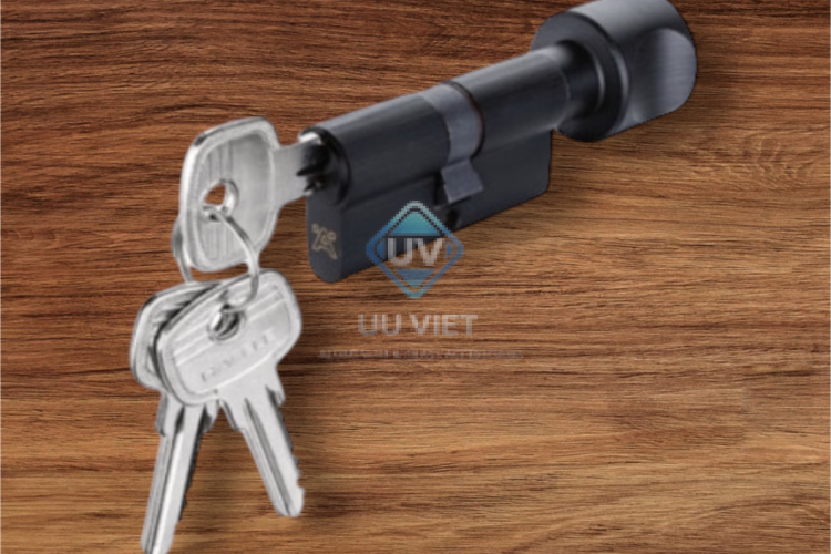 Mặt trong ổ khoá là núm xoay tròn